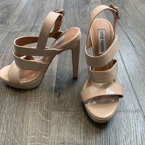 STEVE MADDEN NUDE HEELS
